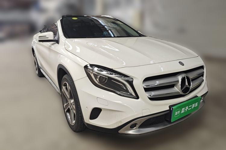 Used Mercedes-Benz GLA 2016 GLA 220 4MATIC Luxury Model Front Right 45 Deg