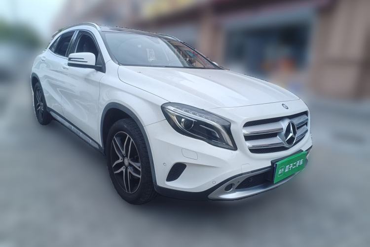 Used Mercedes-Benz GLA 2016 GLA 200 Fashion Model Front Right 45 Deg