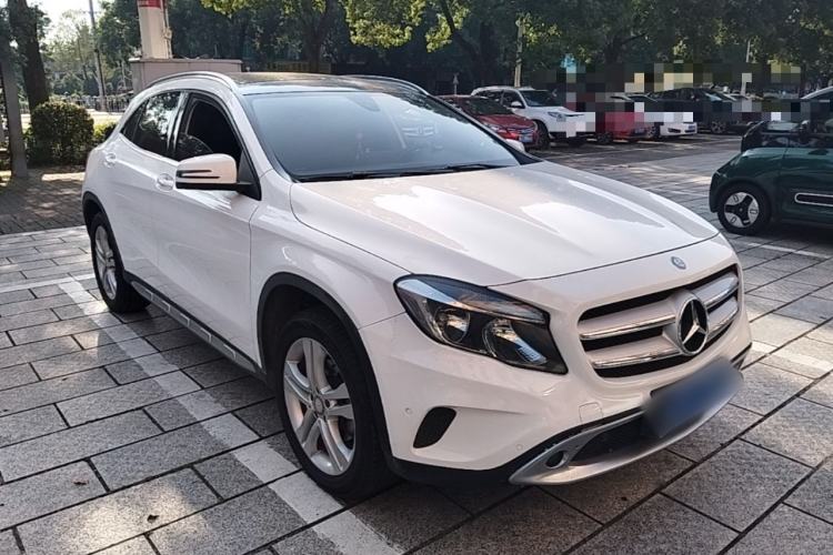 Used Mercedes-Benz GLA 2016 GLA 200 Sport Edition Front Right 45 Deg