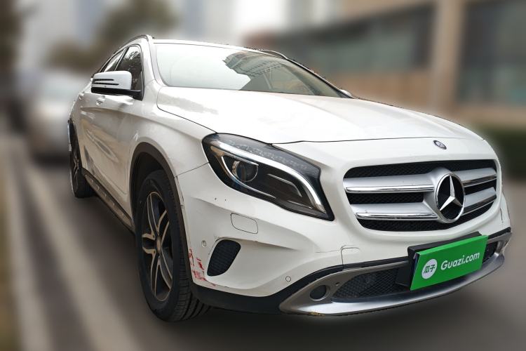 Used Mercedes-Benz GLA 2016 GLA 200 Fashion Model Front Right 45 Deg