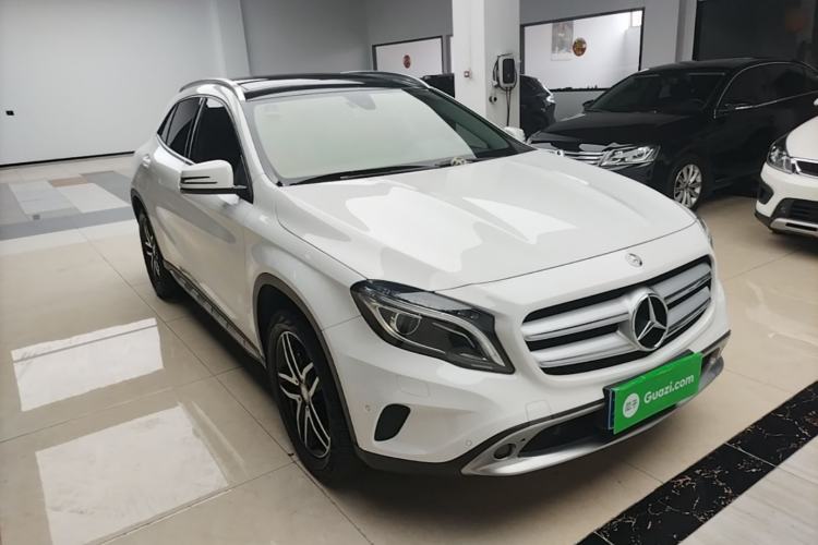 Used Mercedes-Benz GLA 2016 GLA 200 Fashion Model Front Right 45 Deg