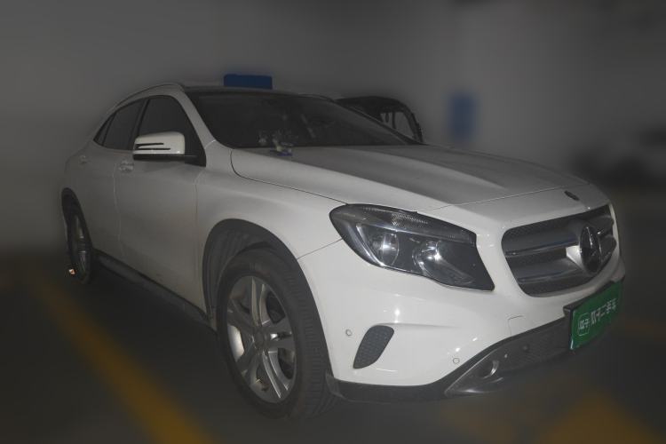 Used Mercedes-Benz GLA 2016 GLA 200 Sport Edition Front Right 45 Deg