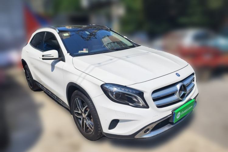 Used Mercedes-Benz GLA 2016 GLA 200 Fashion Model Front Right 45 Deg