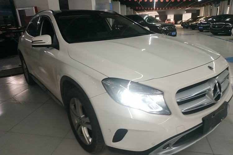 Used Mercedes-Benz GLA 2016 GLA 200 Fashion Model Front Right 45 Deg