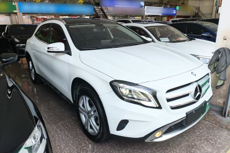 Used Mercedes-Benz GLA 2016 GLA 200 Sport Edition Front Right 45 Deg