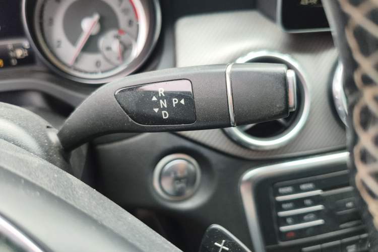 Used Mercedes-Benz GLA 2016 GLA 200 Fashion Model Gear Lever