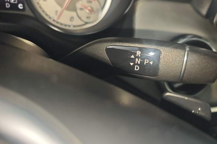 Used Mercedes-Benz GLA 2016 GLA 220 4MATIC Fashion Edition Gear Lever