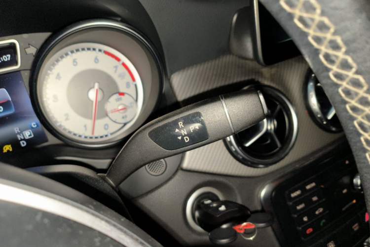 Used Mercedes-Benz GLA 2016 GLA 220 4MATIC Fashion Edition Gear Lever