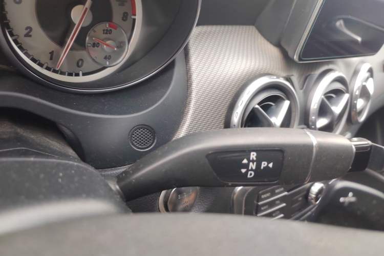 Used Mercedes-Benz GLA 2016 GLA 200 Fashion Model Gear Lever