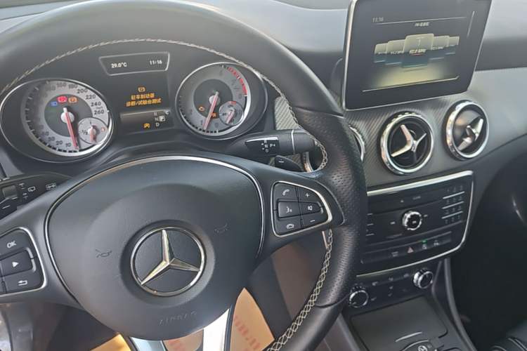 Used Mercedes-Benz GLA 2016 GLA 200 Sport Edition Gear Lever