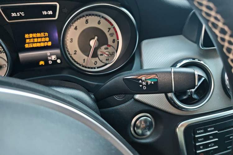 Used Mercedes-Benz GLA 2016 GLA 200 Fashion Model Gear Lever