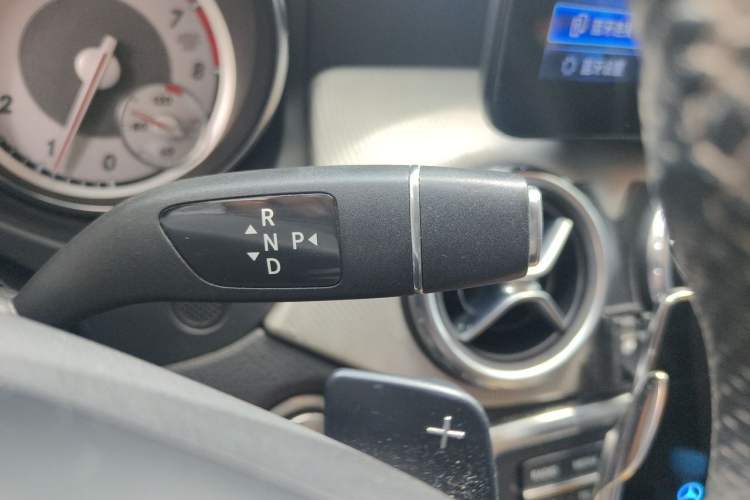 Used Mercedes-Benz GLA 2016 GLA 200 Fashion Model Gear Lever