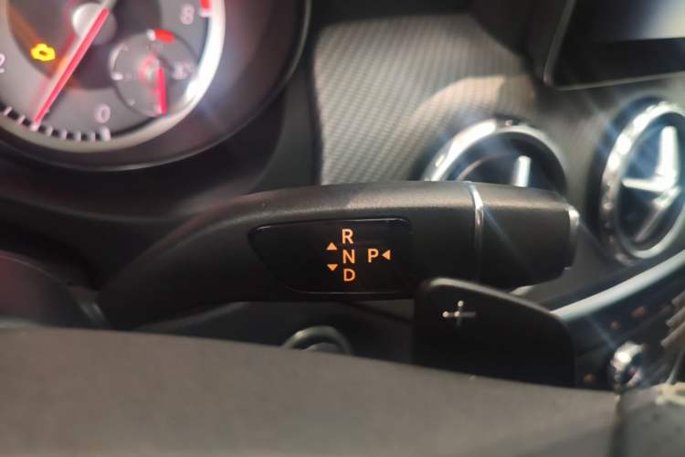 Used Mercedes-Benz GLA 2016 GLA 200 Fashion Model Gear Lever