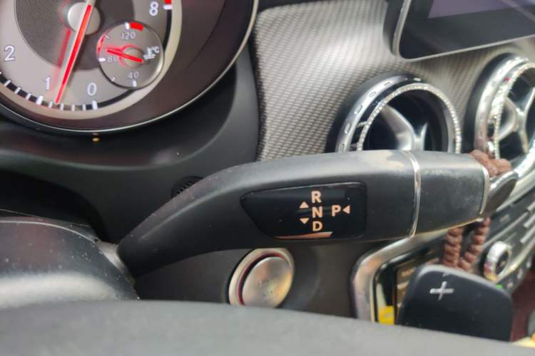 Used Mercedes-Benz GLA 2016 GLA 220 4MATIC Fashion Edition Gear Lever