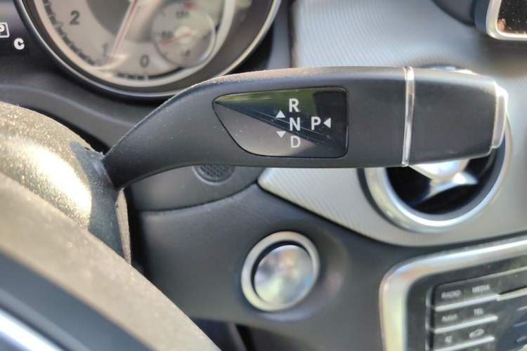 Used Mercedes-Benz GLA 2016 GLA 220 4MATIC Luxury Model Gear Lever
