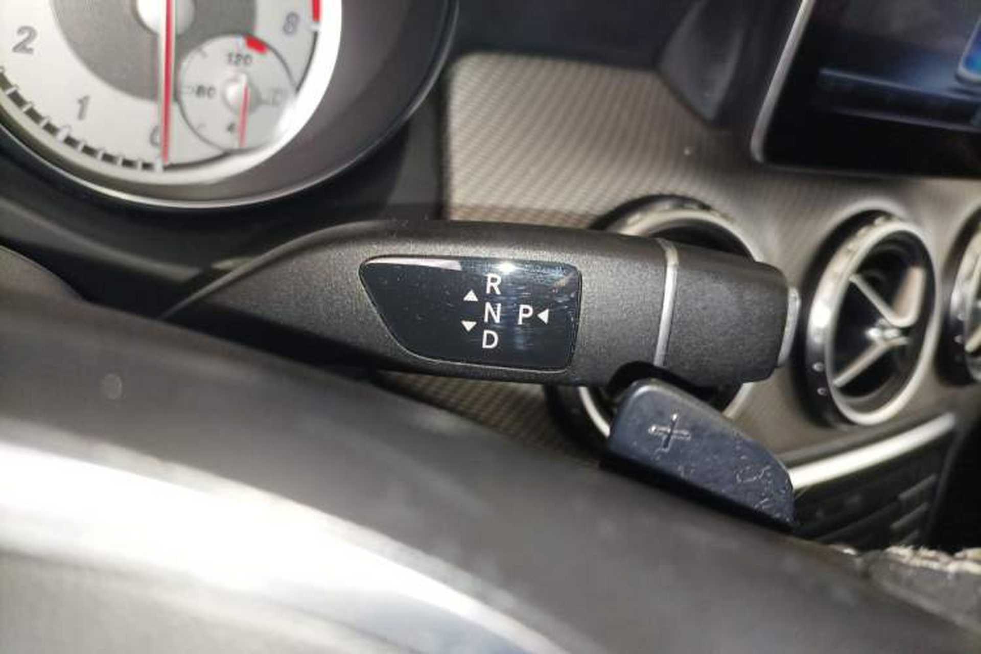Used Mercedes-Benz GLA 2016 GLA 220 4MATIC Fashion Edition Gear Lever