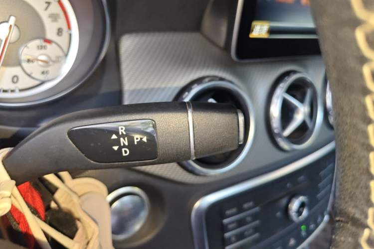 Used Mercedes-Benz GLA 2016 GLA 220 4MATIC Fashion Edition Gear Lever