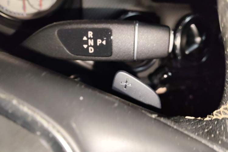 Used Mercedes-Benz GLA 2016 GLA 220 4MATIC Fashion Edition Gear Lever