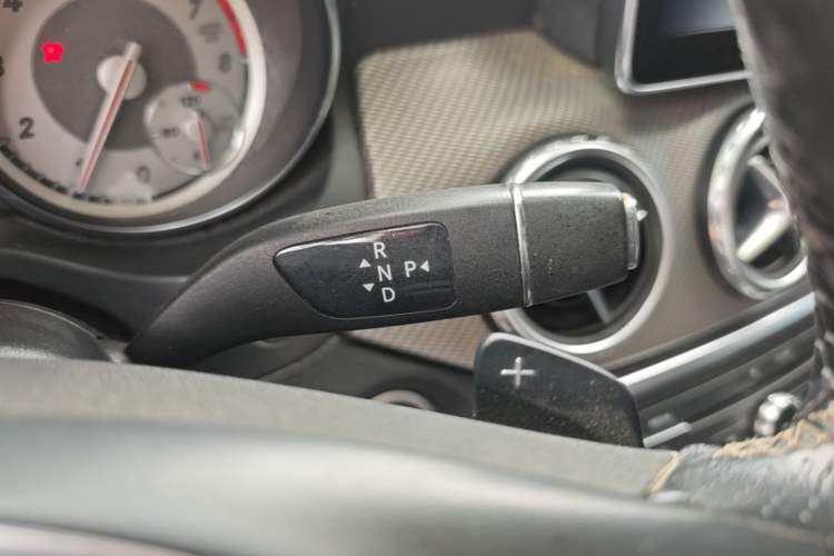 Used Mercedes-Benz GLA 2016 GLA 200 Fashion Model Gear Lever