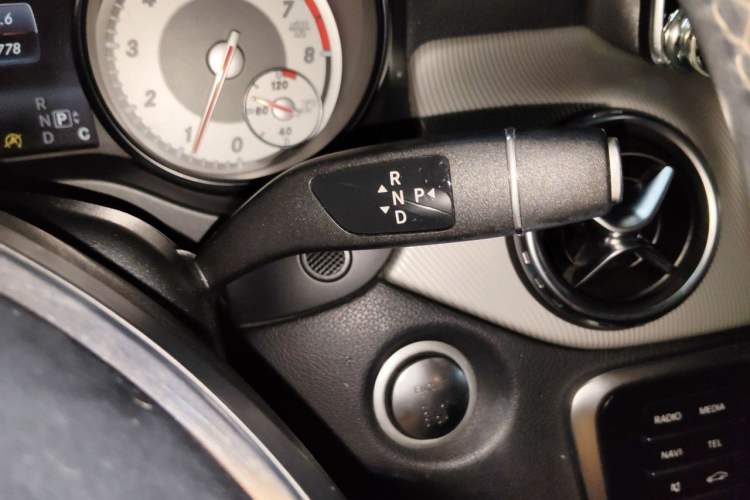 Used Mercedes-Benz GLA 2016 GLA 200 Fashion Model Gear Lever