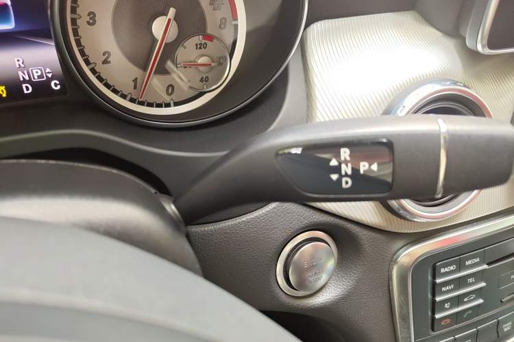 Used Mercedes-Benz GLA 2016 GLA 220 4MATIC Fashion Edition Gear Lever