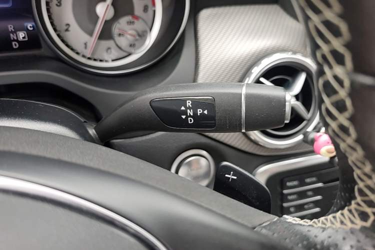 Used Mercedes-Benz GLA 2016 GLA 220 4MATIC Fashion Edition Gear Lever