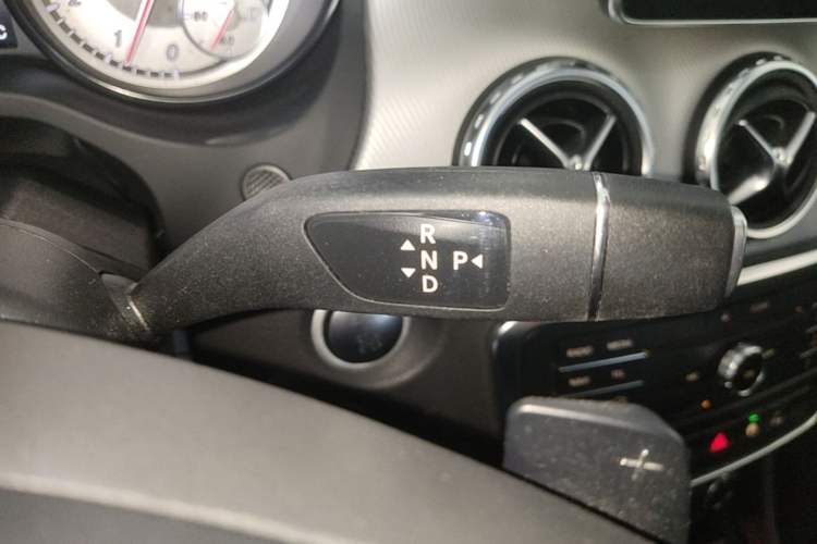 Used Mercedes-Benz GLA 2016 GLA 200 Fashion Model Gear Lever