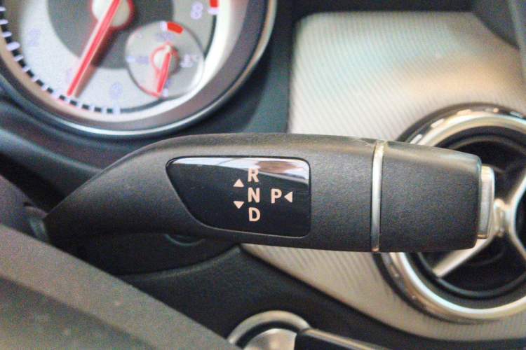 Used Mercedes-Benz GLA 2016 GLA 220 4MATIC Fashion Edition Gear Lever