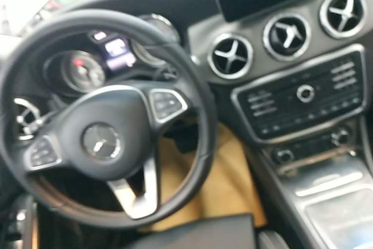 Used Mercedes-Benz GLA 2016 GLA 220 4MATIC Fashion Edition Gear Lever