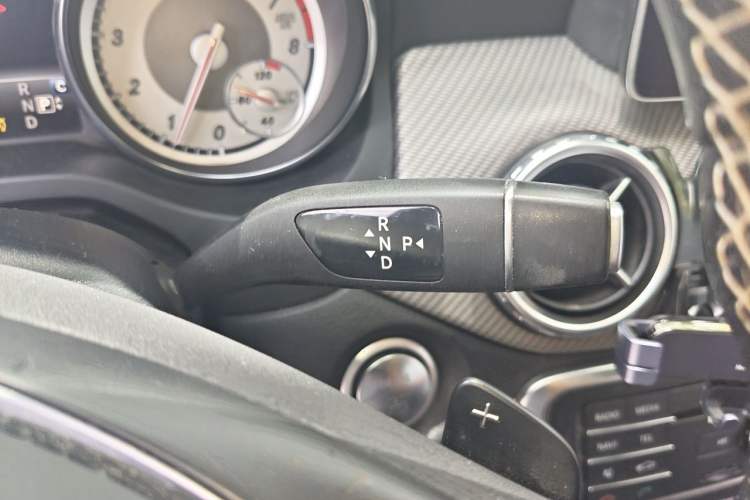 Used Mercedes-Benz GLA 2016 GLA 220 4MATIC Fashion Edition Gear Lever