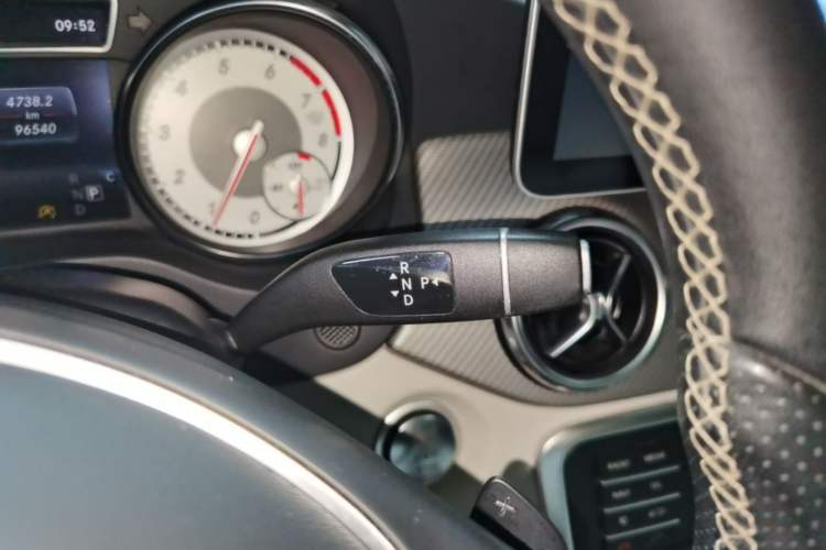 Used Mercedes-Benz GLA 2016 GLA 220 4MATIC Fashion Edition Gear Lever