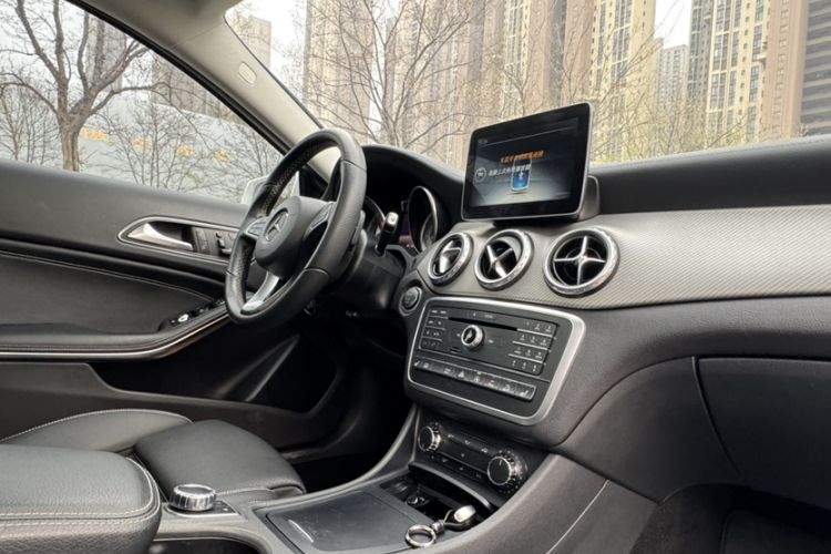 Used Mercedes-Benz GLA 2016 GLA 220 4MATIC Fashion Edition Gear Lever