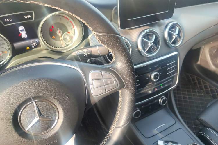 Used Mercedes-Benz GLA 2016 GLA 200 Sport Edition Gear Lever