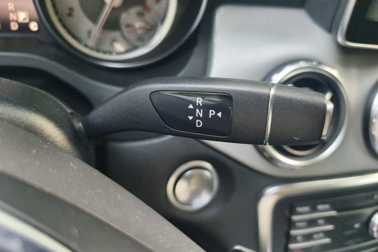 Used Mercedes-Benz GLA 2016 GLA 220 4MATIC Fashion Edition Gear Lever