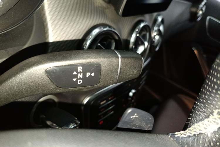 Used Mercedes-Benz GLA 2016 GLA 200 Fashion Model Gear Lever