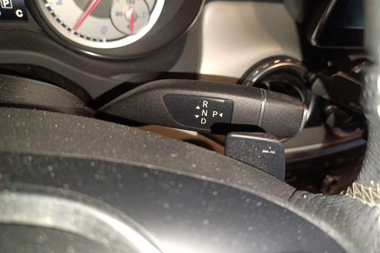 Used Mercedes-Benz GLA 2016 GLA 220 4MATIC Luxury Model Gear Lever