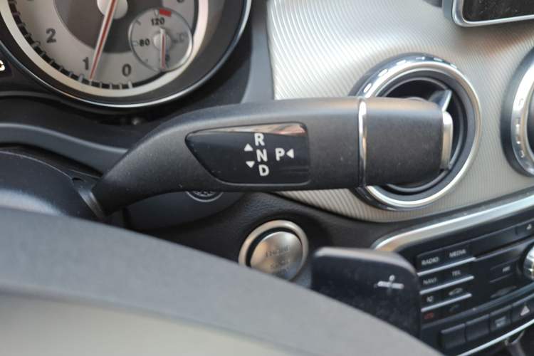 Used Mercedes-Benz GLA 2016 GLA 200 Fashion Model Gear Lever