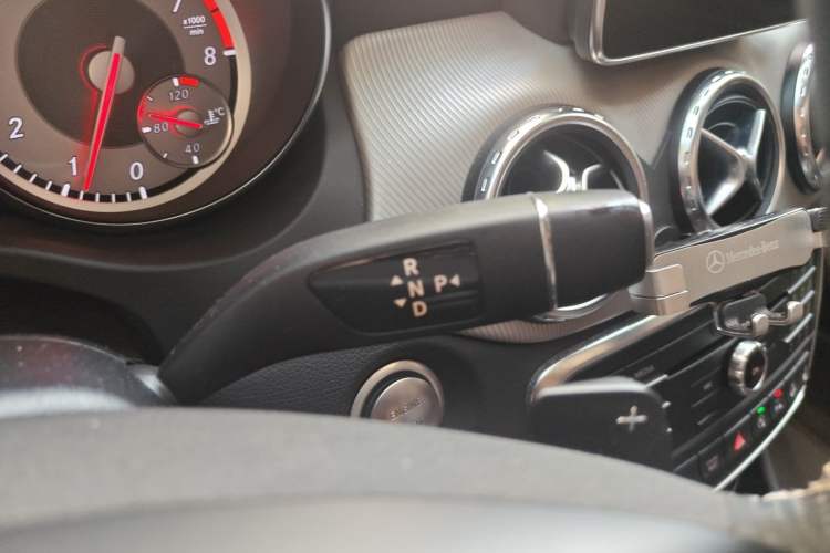 Used Mercedes-Benz GLA 2016 GLA 220 4MATIC Fashion Edition Gear Lever
