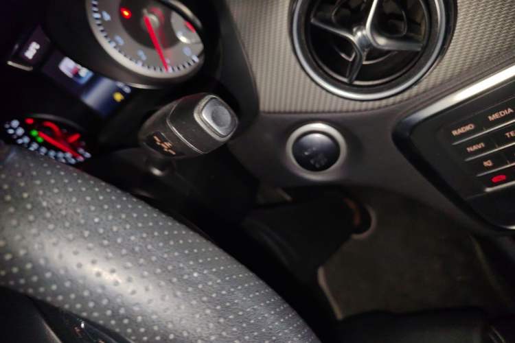 Used Mercedes-Benz GLA 2016 GLA 200 Fashion Model Gear Lever