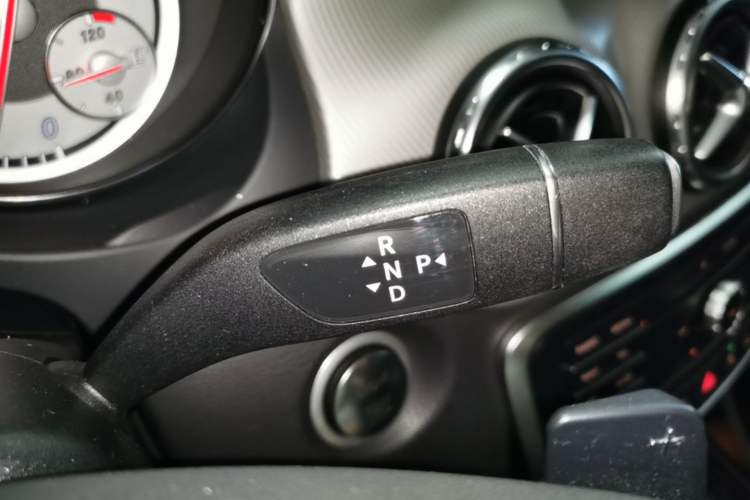 Used Mercedes-Benz GLA 2016 GLA 200 Fashion Model Gear Lever