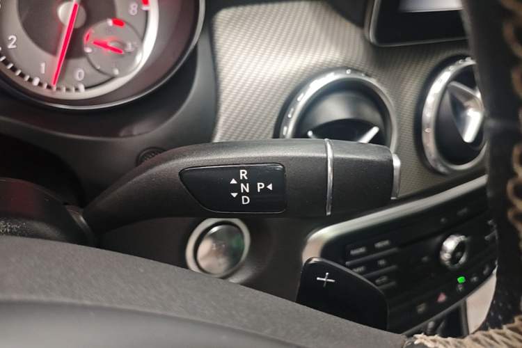Used Mercedes-Benz GLA 2016 GLA 220 4MATIC Fashion Edition Gear Lever