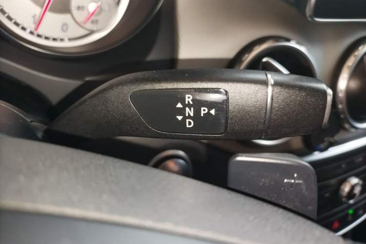 Used Mercedes-Benz GLA 2016 GLA 220 4MATIC Fashion Edition Gear Lever