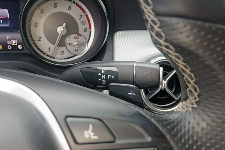 Used Mercedes-Benz GLA 2016 GLA 220 4MATIC Fashion Edition Gear Lever