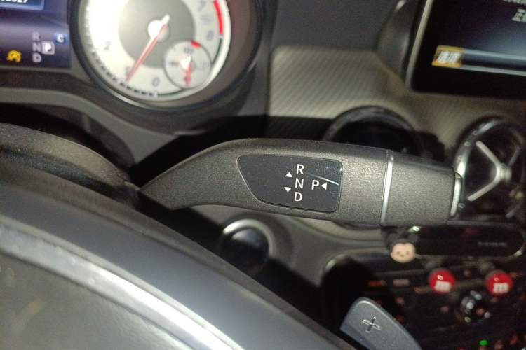 Used Mercedes-Benz GLA 2016 GLA 220 4MATIC Fashion Edition Gear Lever