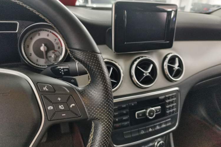 Used Mercedes-Benz GLA 2016 GLA 200 Fashion Model Gear Lever