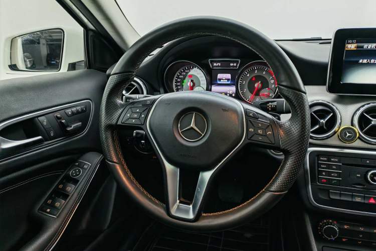 Used Mercedes-Benz GLA 2016 GLA 200 Sport Edition Gear Lever