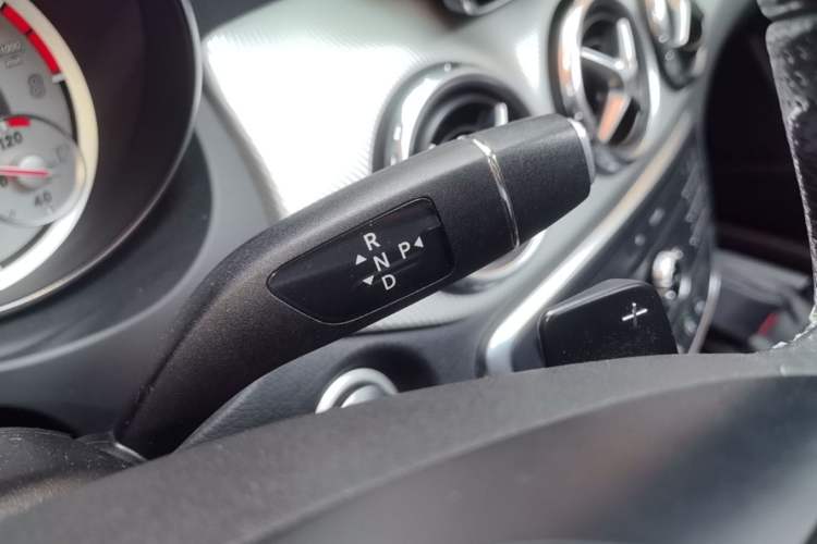 Used Mercedes-Benz GLA 2016 GLA 200 Fashion Model Gear Lever