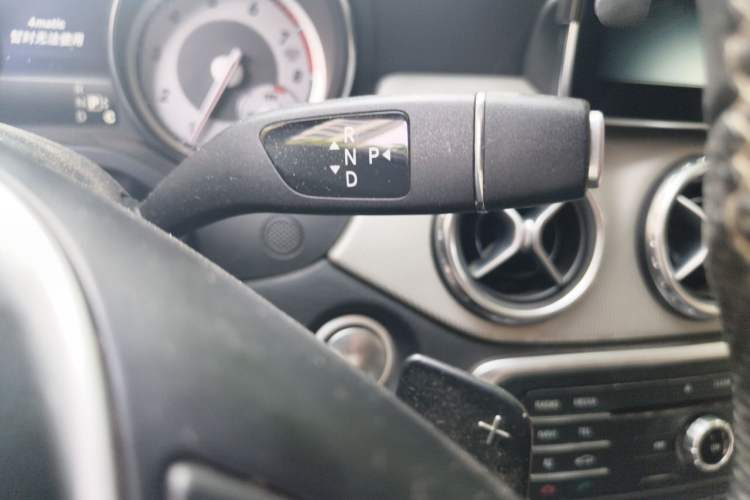 Used Mercedes-Benz GLA 2016 GLA 220 4MATIC Fashion Edition Gear Lever
