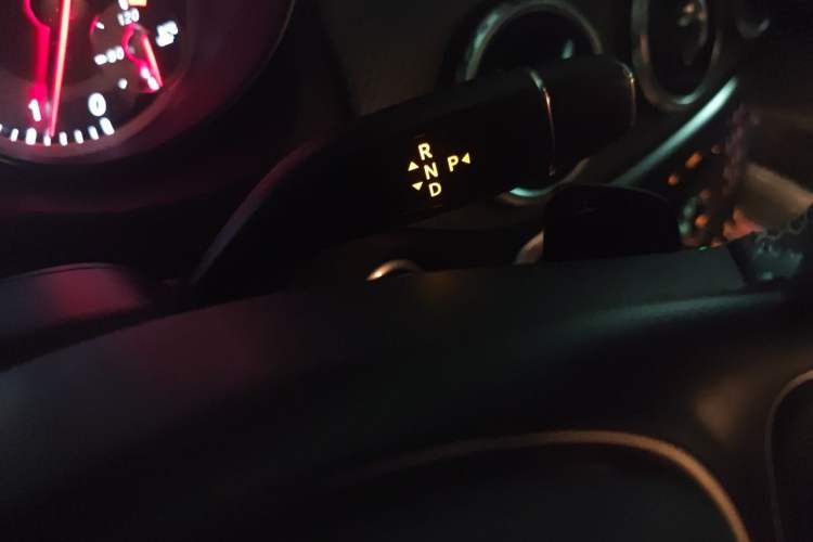 Used Mercedes-Benz GLA 2016 GLA 220 4MATIC Fashion Edition Gear Lever
