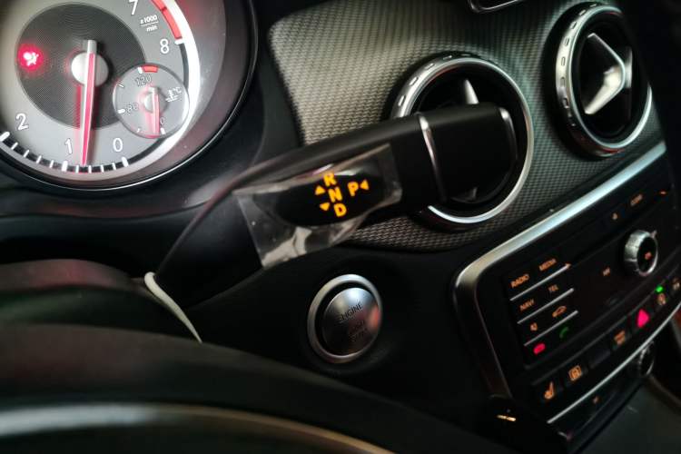 Used Mercedes-Benz GLA 2016 GLA 220 4MATIC Fashion Edition Gear Lever